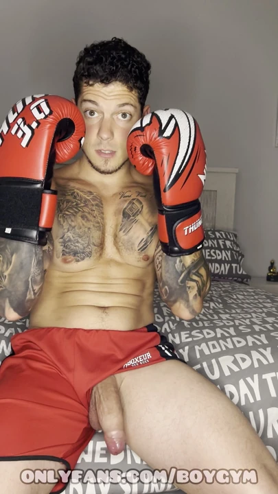GAY BOXER with BIG COCK!! 😈you know Where Watch Me In Action!!