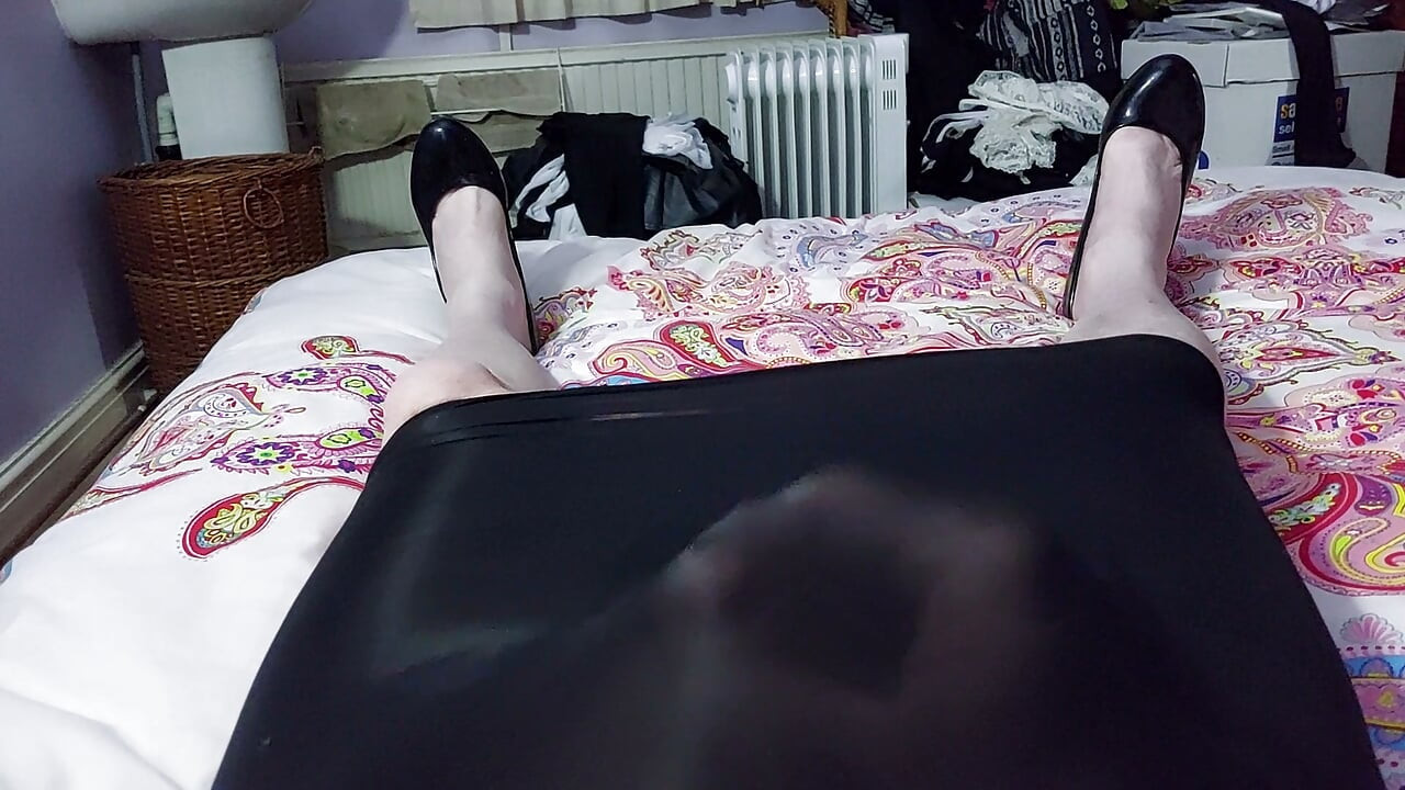 CD wank and cum in skirt