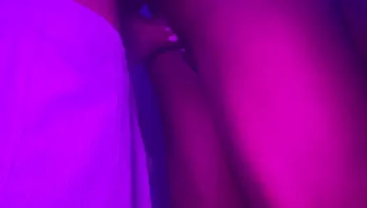 Heiße zierliche ebenholz teen sahnige muschi von bbc schwanz geschwärzt konnte nicht widerstehen, kitzler zu ficken, als sie aus der dusche kam, pOV