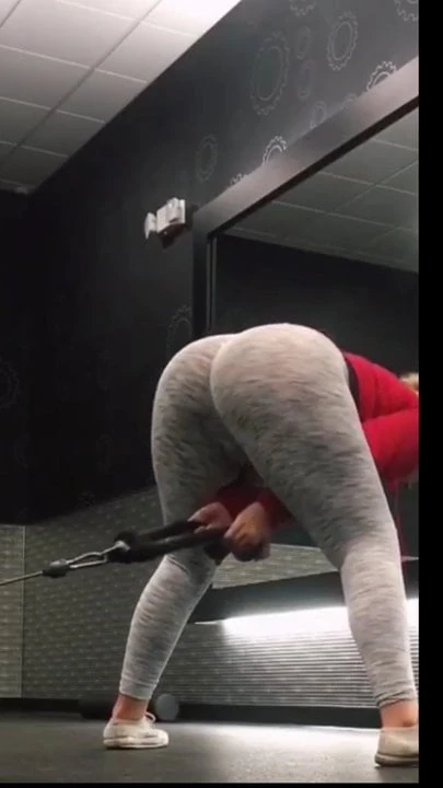 PAWG at PF in gray yoga pants