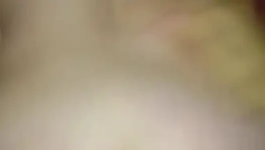 Pantat bahenol pelacur jalangku lagi asik ngentot memeknya sendirian