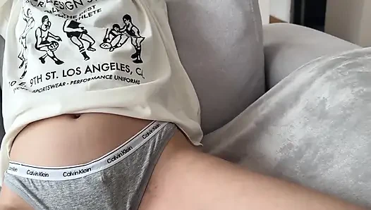 Lesbian lagi asik ngentot dengan lingerie seksi calvin klein