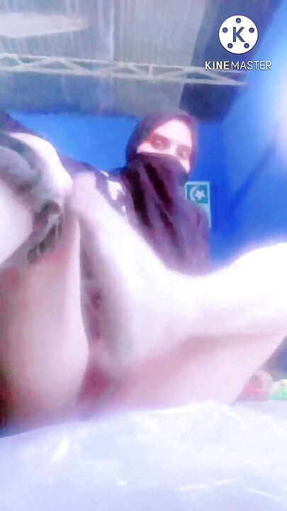 Fun in the Hijab … I Am Peeing