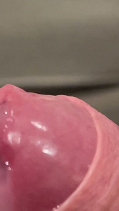 Close up cumming