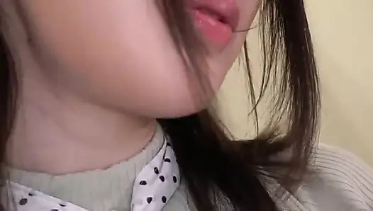 Я хочу попробовать на вкус твой язык