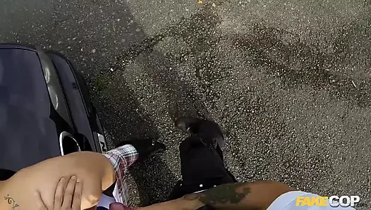 Fake cop - cewek hot dengan toket dan pantat bahenol ini dientot habis-habisan sama kontol besar pria ini