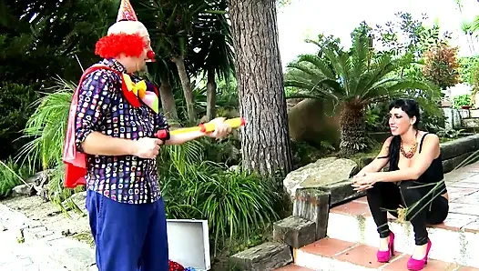 Aku suka muasin pantatku pakai dildo dan dientot habis-habisan sama orang asing