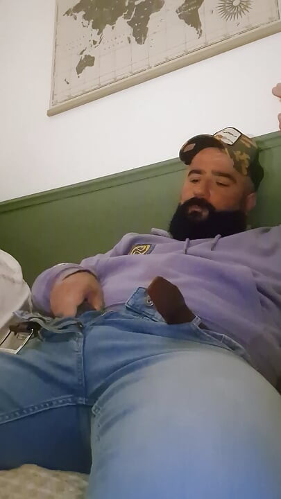 Bearded fuck are masturbator