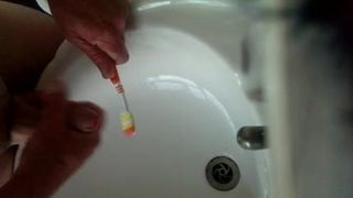 Spermă, nu pastă de dinți