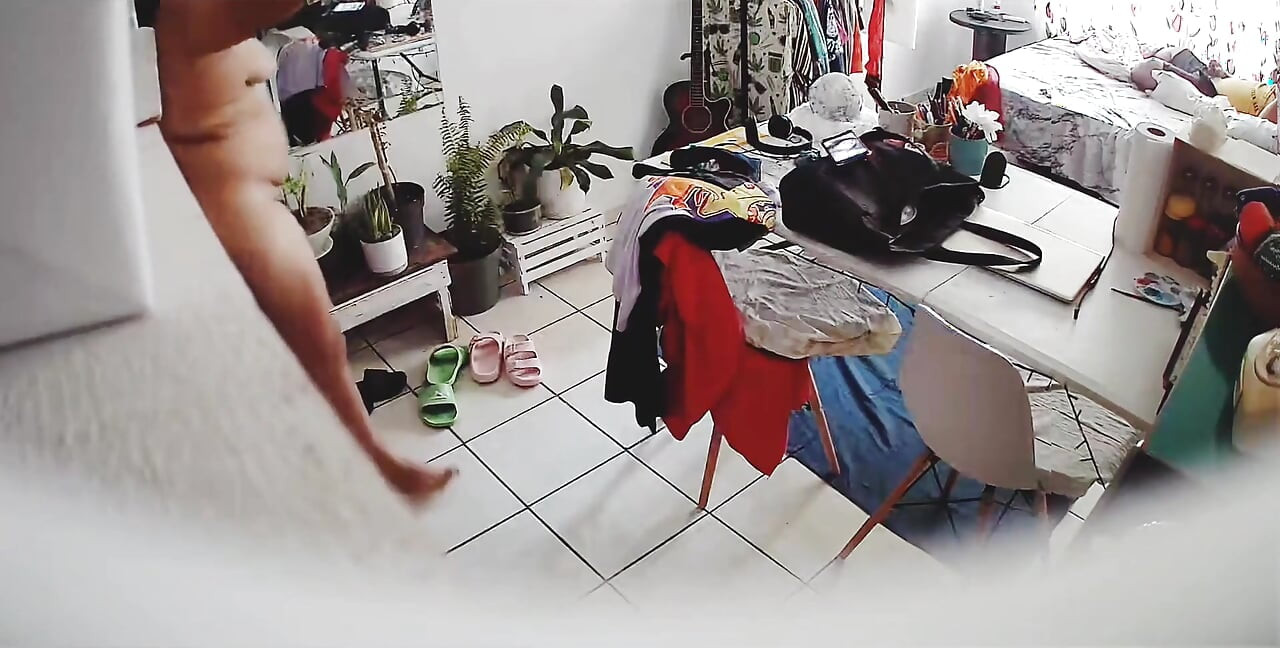 Mijn vrouw opnemen zonder dat ze het opneemt terwijl haar minnaar in bed masturbeert