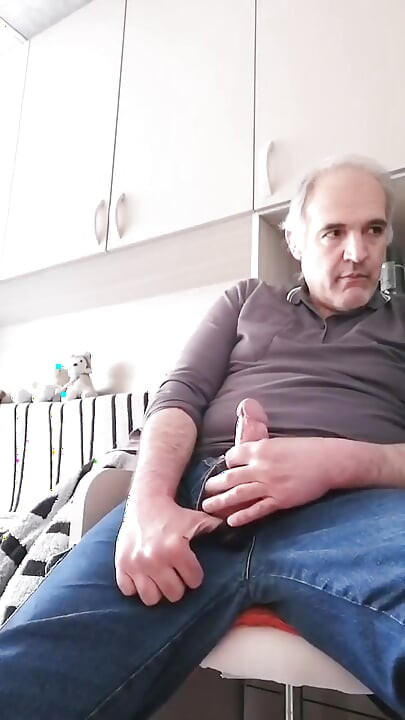 Moj tvrdi, natečeni kurac želi da bude drkanje odmah!