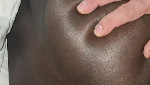 Zwei creampies in einer dunklen ebenholz-muschi