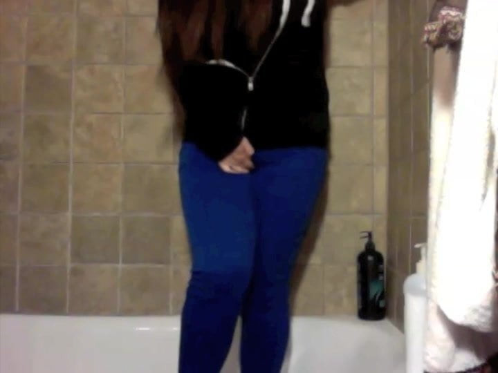 Chubby Desperate Pee in Shower