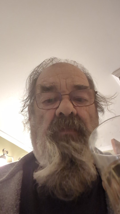 My pee love drinking pee and would love to try with someone else.