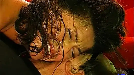 Шлюшка Принимает Несколько Членов В Диком Гэнгбэнге В Любительском Видео