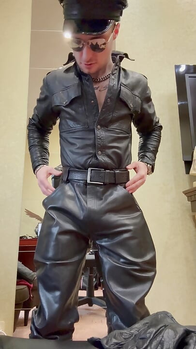 Leather Cop Kinkysirius in Full Leather Staged a Leather Striptease