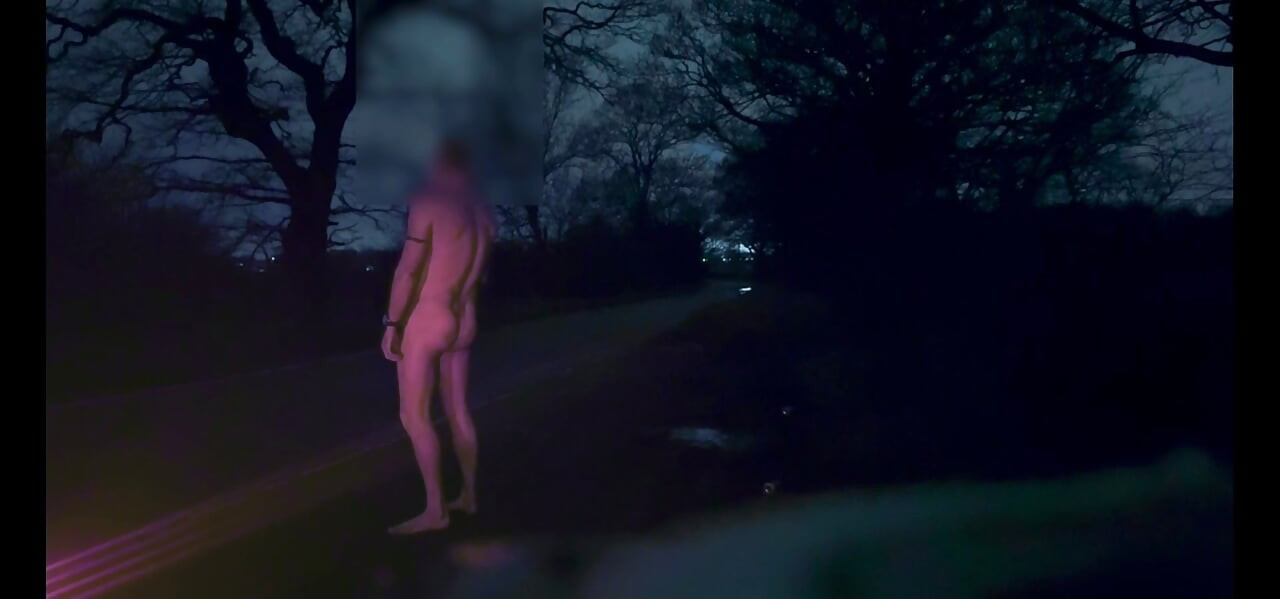 Wanking naked in 2 locations barefoot and twerking