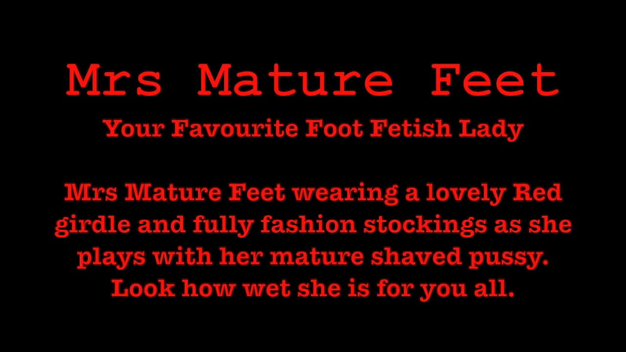 Mrs Mature Feet Playing for you 471