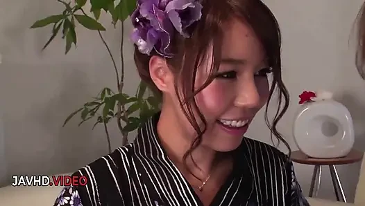 Büyük memeli Japon bebek vahşice her delikten yarak alıyor