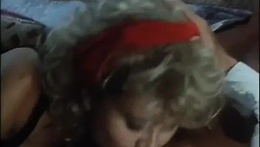 Güzel lezbiyenler kıllı amcık yalıyor