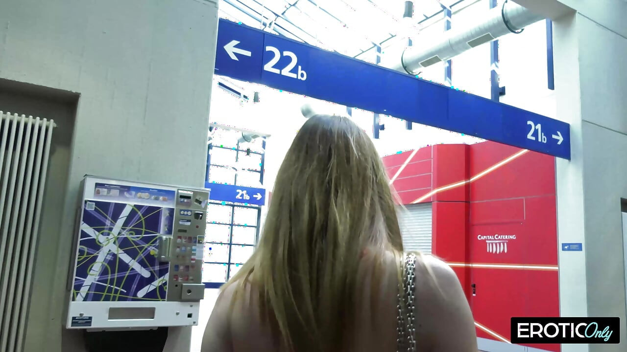 Deepthroat Queen Swallows Thick Cock in Expo
