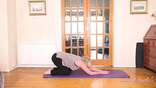 Auntjudys - tante semok bu amy - latihan yoga nakal