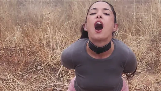 Pantat bahenol gadis cantik spanyol dihukum dan diikat untuk dikencingin sama kebun zaitun