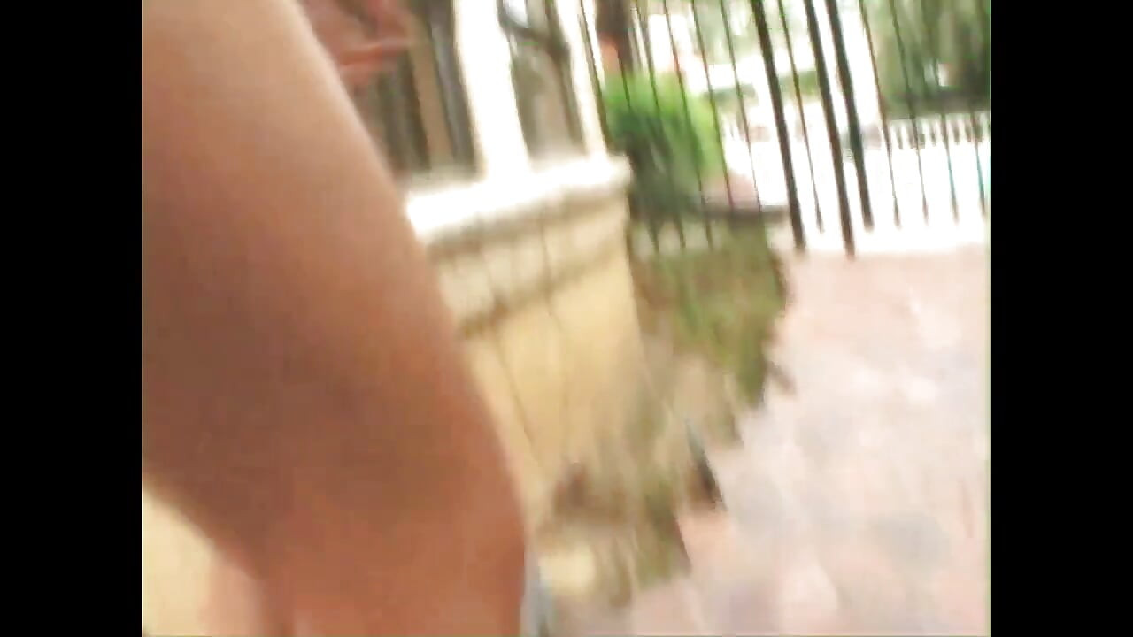 Dublă penetrare dură pentru o fată blondă sexy