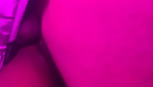 Memek becek gadis mungil kulit hitam ini dientot habis-habisan sama kontol besar pria kulit hitam sampai klitorisnya dientot habis-habisan di kamar mandi - pov