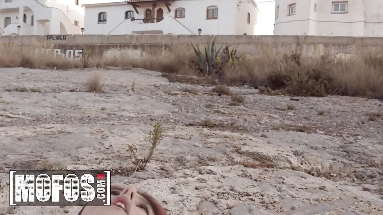 MOFOS - Piikara Blood Meets Jordi At The Beach And Decides To Take His Huge Cock In Public