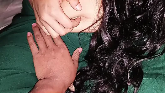 Sudipa si gadis hot india dientot habis-habisan sama pacar indianya di kamar hotel.