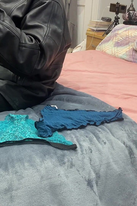 Cuckold Hot Sexy Espanol Cougar Loves Black Cock Sniffing Her Ass Hole and Panties.