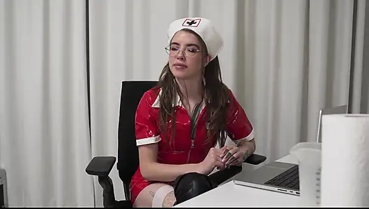 Ateşli hemşire Eden Ivy müşterisinden sperm örneği alıyor!