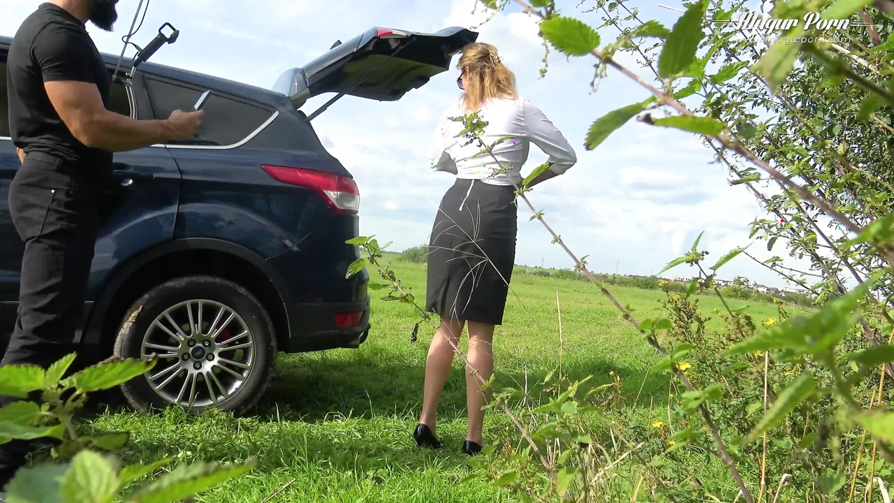 Milf beauty Julia North prefers anal creampie | Behind the scenes