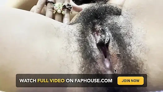[close up] Latina Arab Goddess Fingering Her Own Hairy Pussy to Orgasm