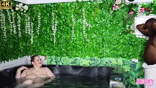 Becky Swings наслаждается пузырями и сливками из большого черного Mr_Mobydick
