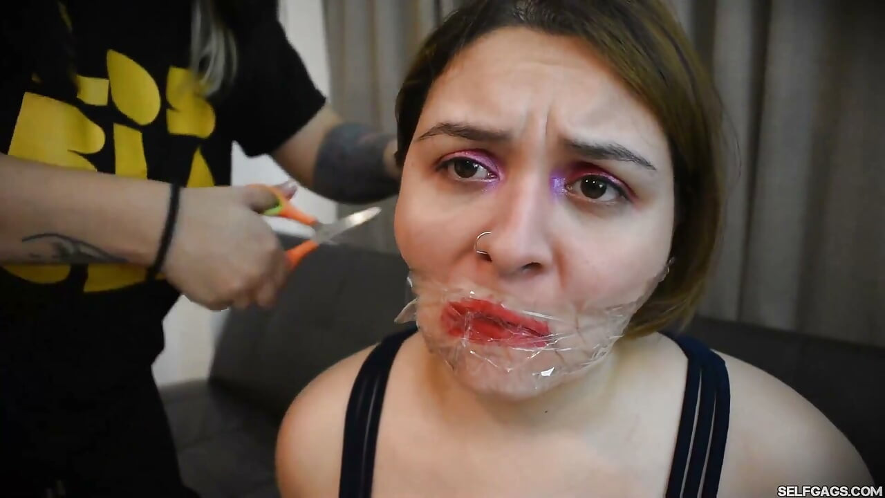 페넬로페의 개그 흡연 챌린지