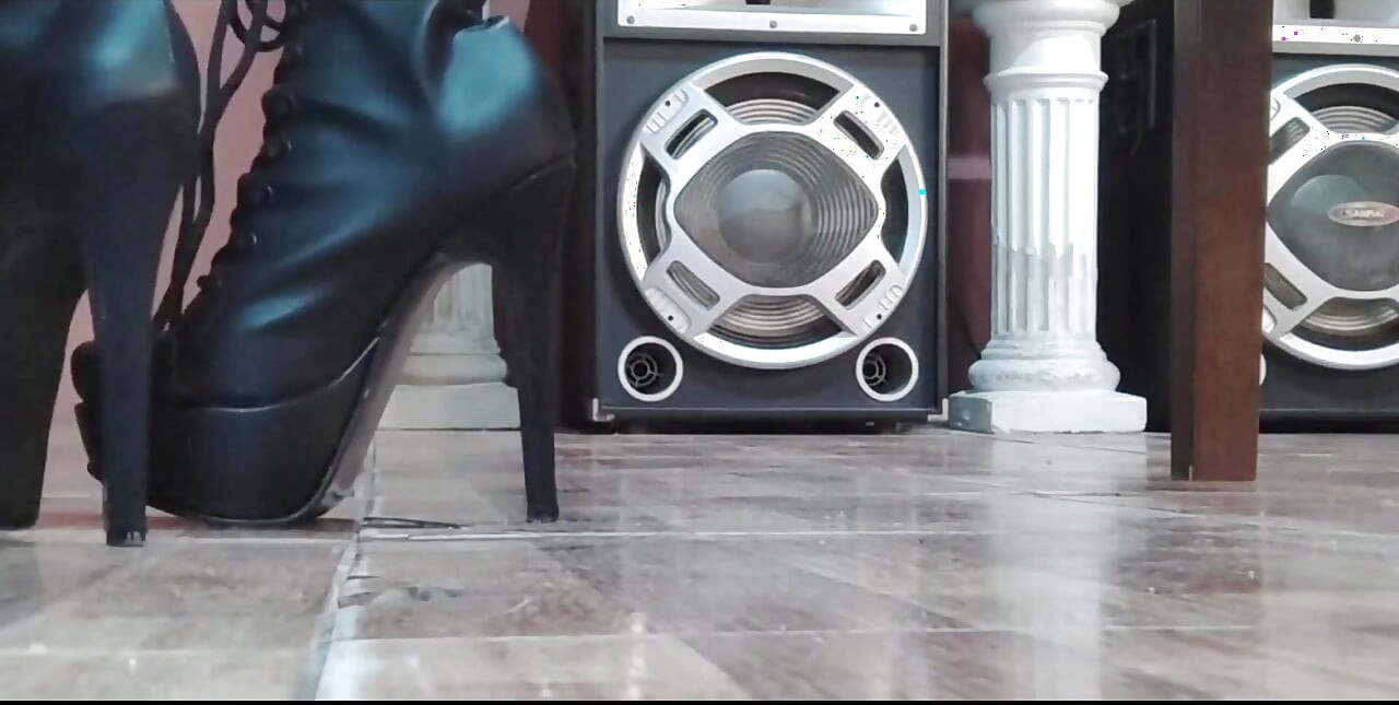 Heels Worship