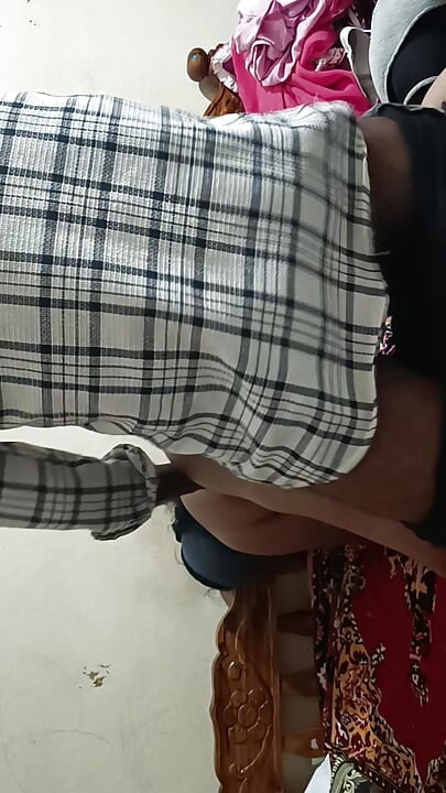 Makcik Desi India yang cantik Telugu Saree mengongkek pepek romantik panas gaya doggy