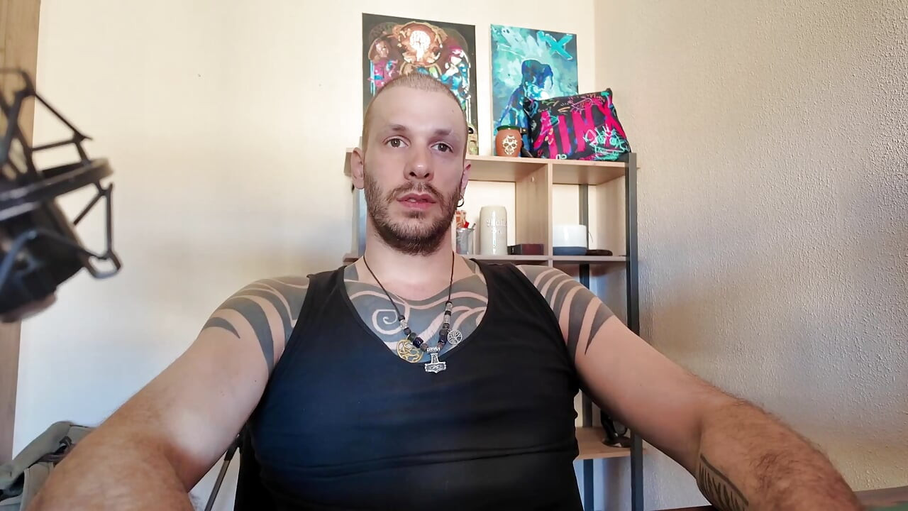 Jerking off to Porn