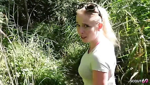 Gadis rambut oranye Jerman dengan mata hijau ini dientot habis-habisan sama orang asing - pov