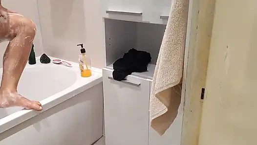 Genç üvey kız kardeşimi arıyorum ve mastürbasyon