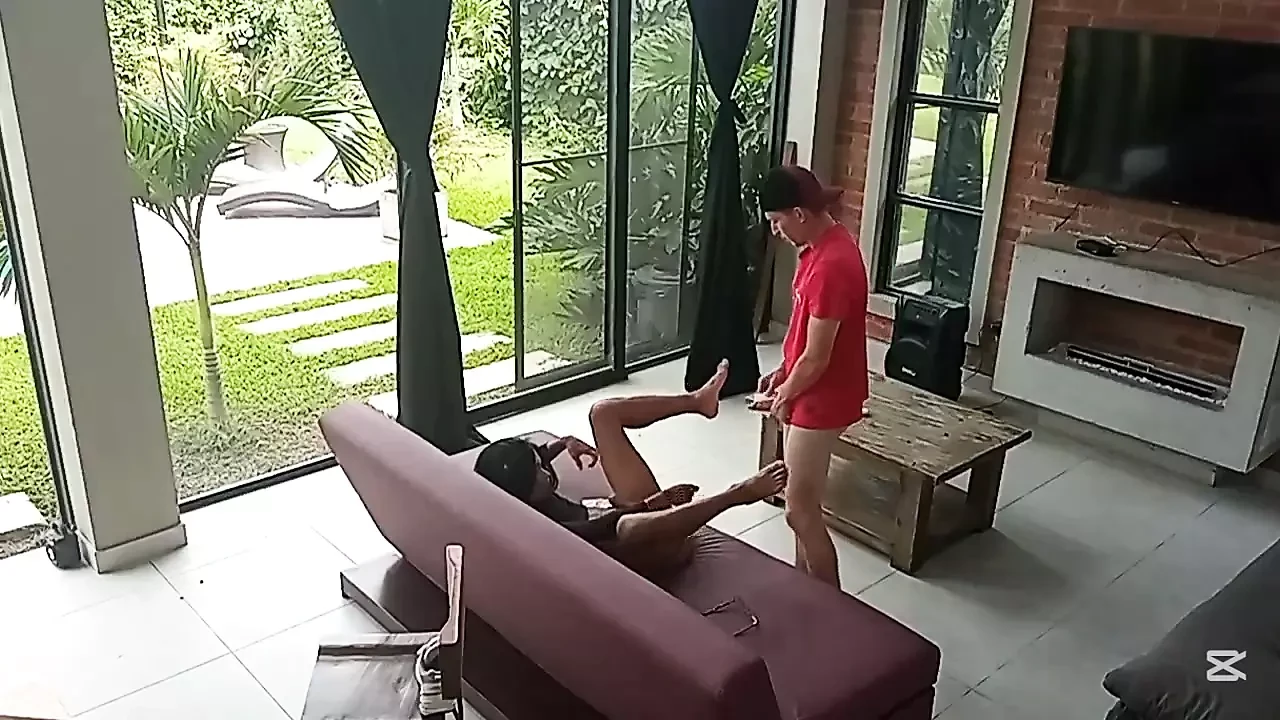 Trans kız Kolombiyalı tablet ando kanepede sikiliyor