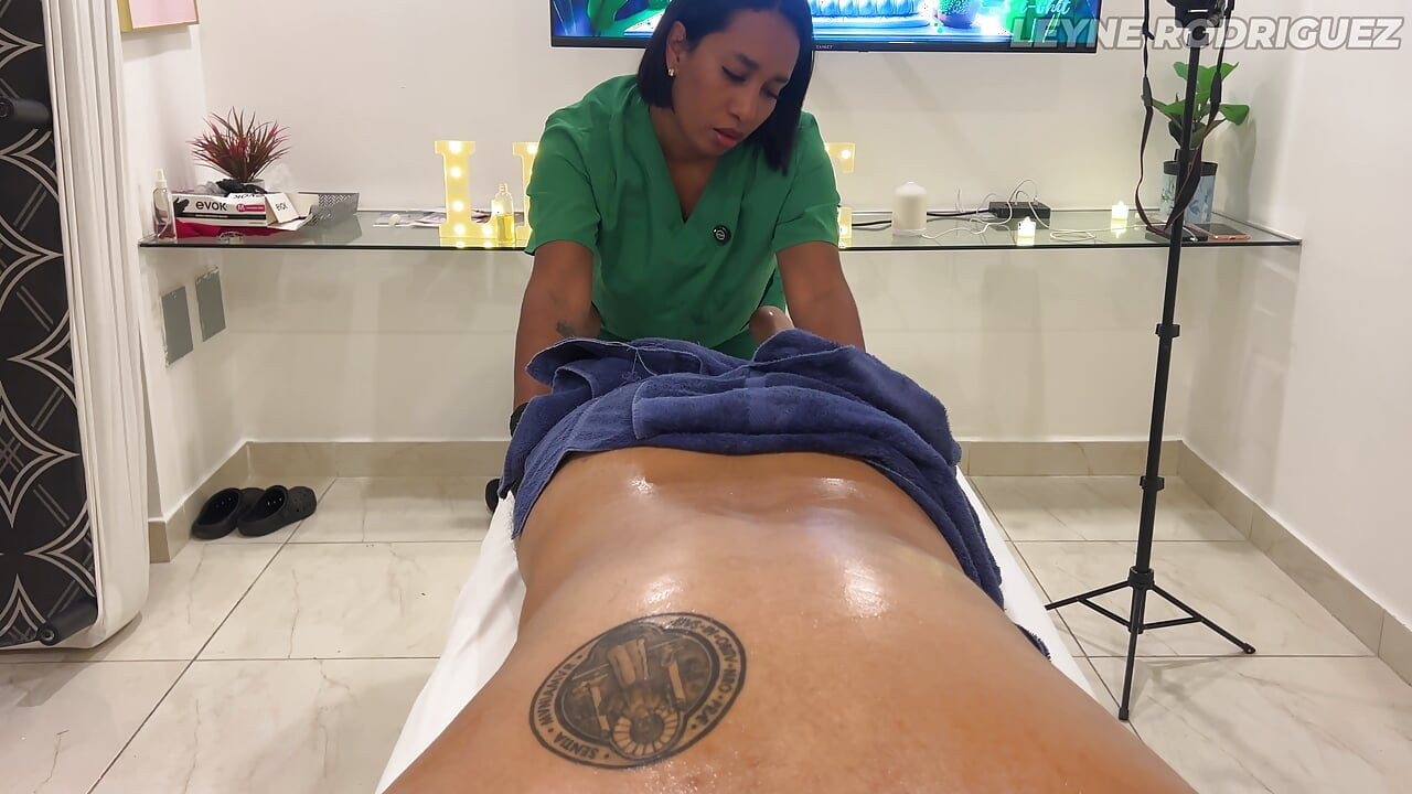 Underskattat nöje - underbara latina ger en speciell happy ending massage