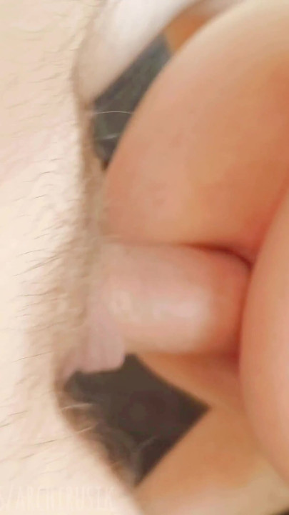 Jebao rupu, napunio cijelu guzicu spermom, femboy