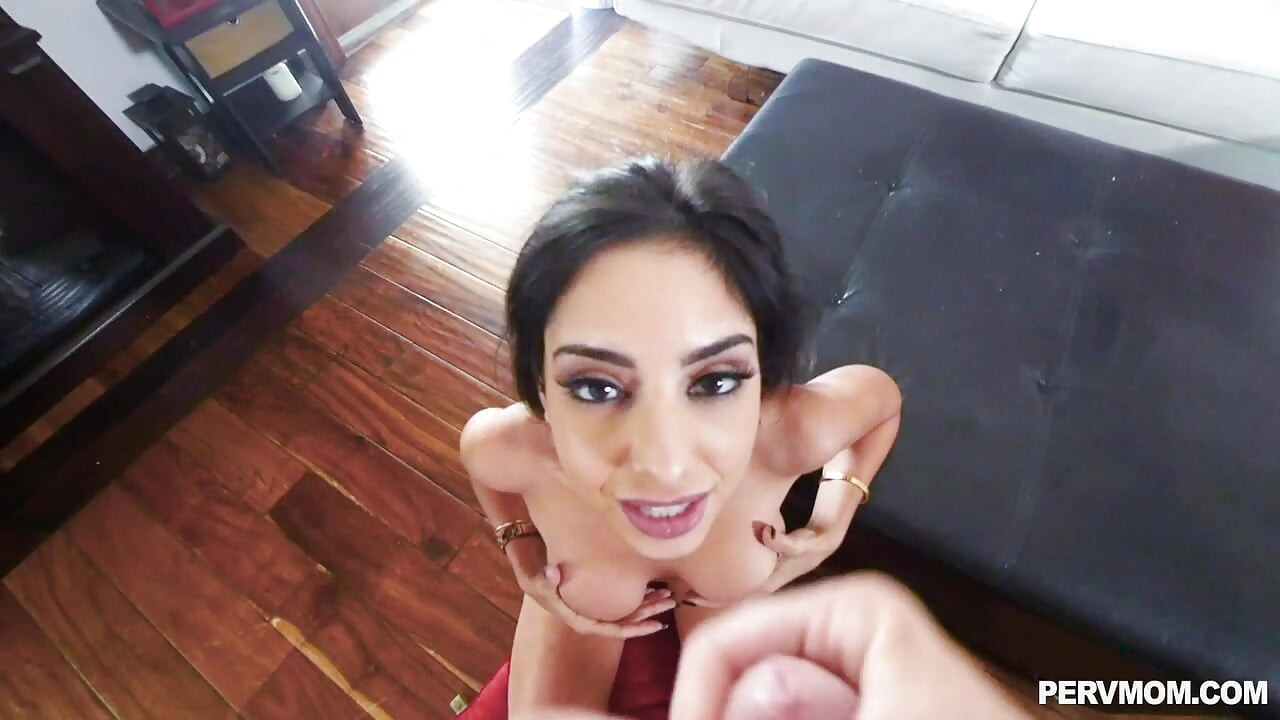 Trinity St. Claire Perv mama vitregă porno