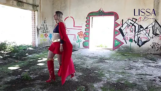 Jagd und Tricks für Supergirl wird zum harten Ficken gebracht