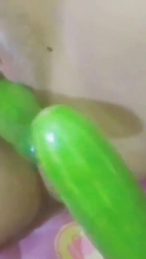 Fuck the salsa teacher's pussy and put double cucumber in her pussy | Clip 1