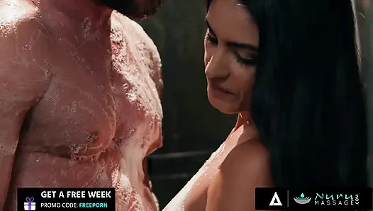 МАССАЖ НУРУ - неправильная встреча на массаже превращается в идеальный трах с горячей массажисткой Isa Bella