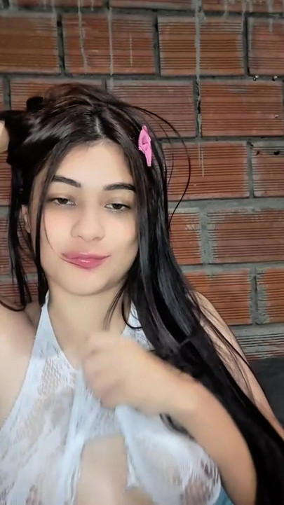 Porn actress yuliethgomez masturbates
